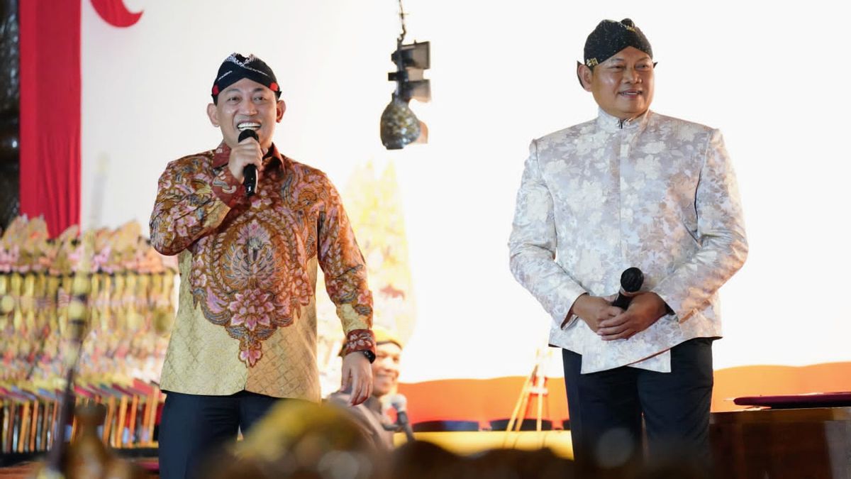 Gelar Pementasan Wayang Kulit Semalam Suntuk, Kapolri: Budaya Indonesia Harus Terus Dilestarikan
