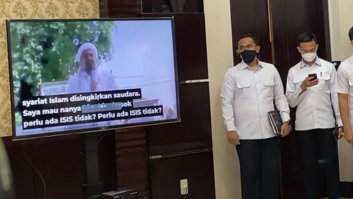 Fpi 活动被禁止， 政府播放 Rizieq 视频支持伊西斯和大规模拜亚特在马卡萨尔