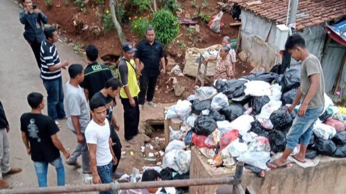 DLH Purwakarta 'Lempar Bola' ke Warga Soal Menumpuknya Sampah di TPS