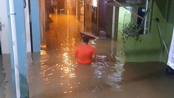 火曜日の朝、ジャカルタの洪水が広がり、115のRTが浸水