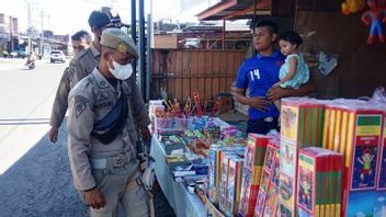 Satpol PP Seizes Firecrackers With Big Explosive Sounds