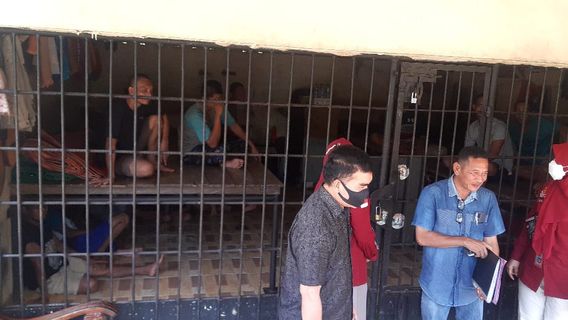 حقائق عن قفص لانغكات ريجنت الشبيه بالسجن: غير مرخص منذ عام 2012، يعمل في عقارات نخيل الزيت دون دفع