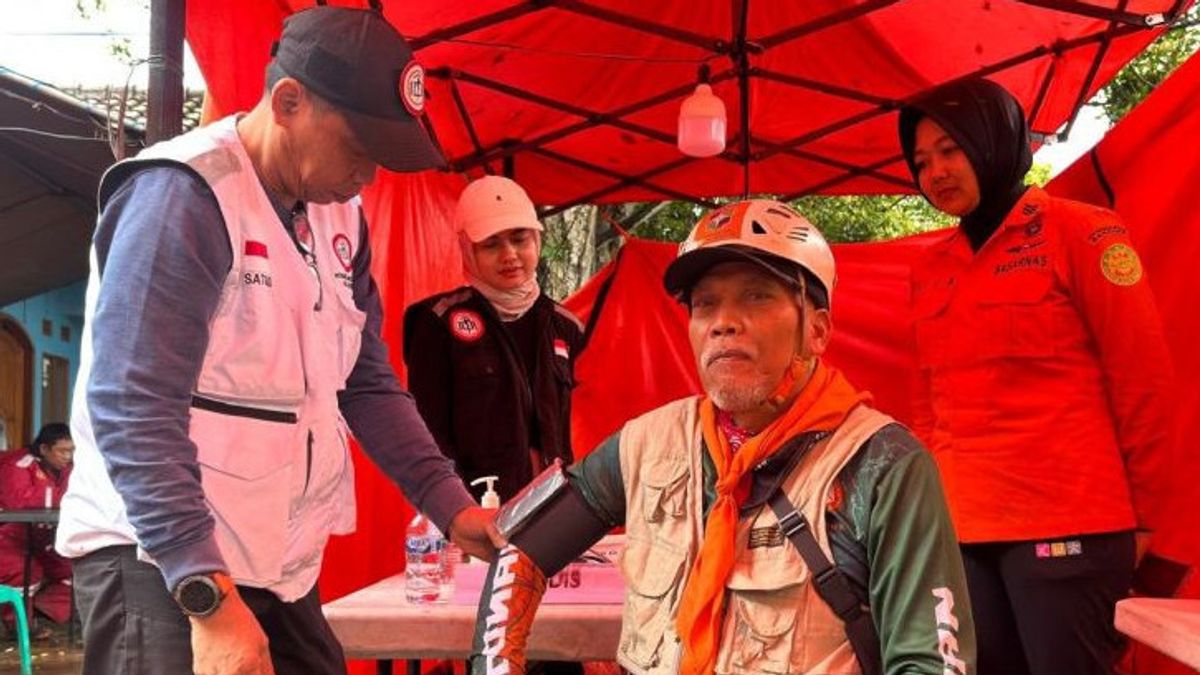 Antisipasi Kondisi Darurat, Petugas SAR Pencari Korban Lonsor Cisarua Disuntik Vaksin 