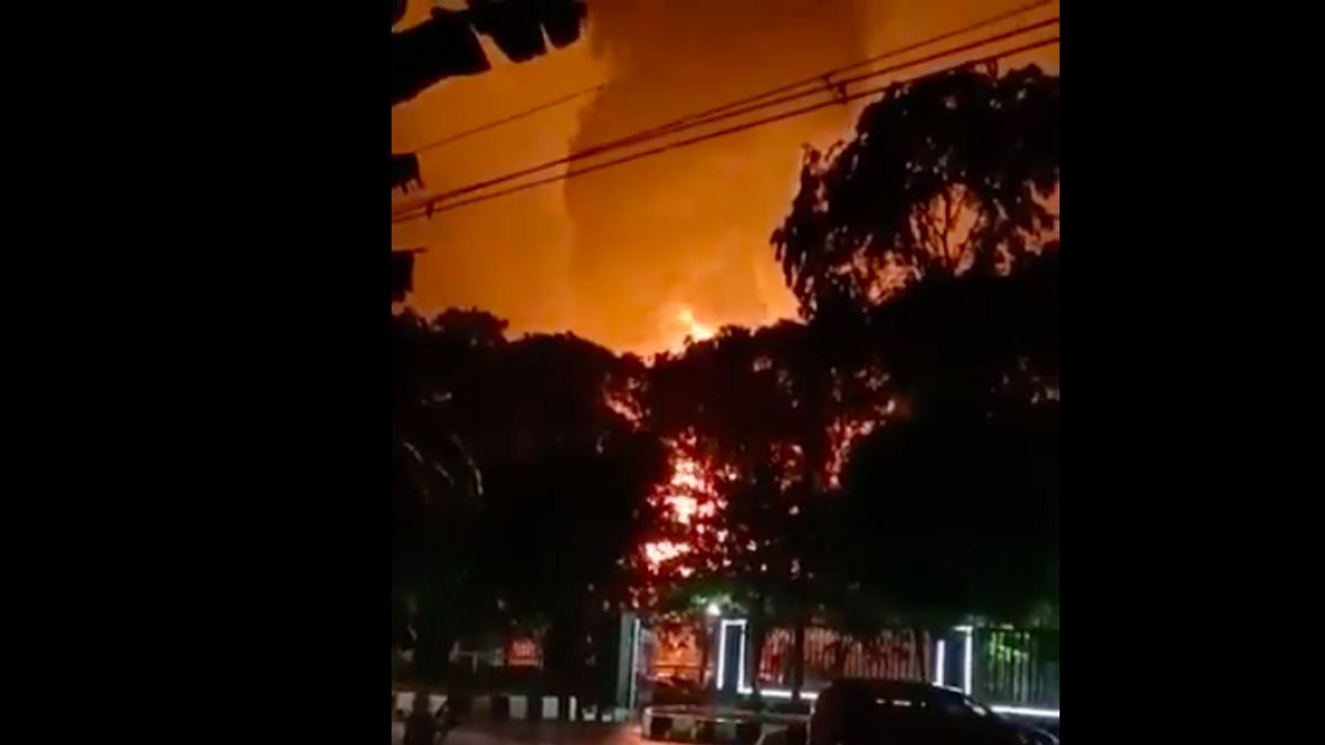 Kebakaran Kilang di Cilacap, Pertamina Lakukan Pendinginan Tangki dengan Water Sprinkle