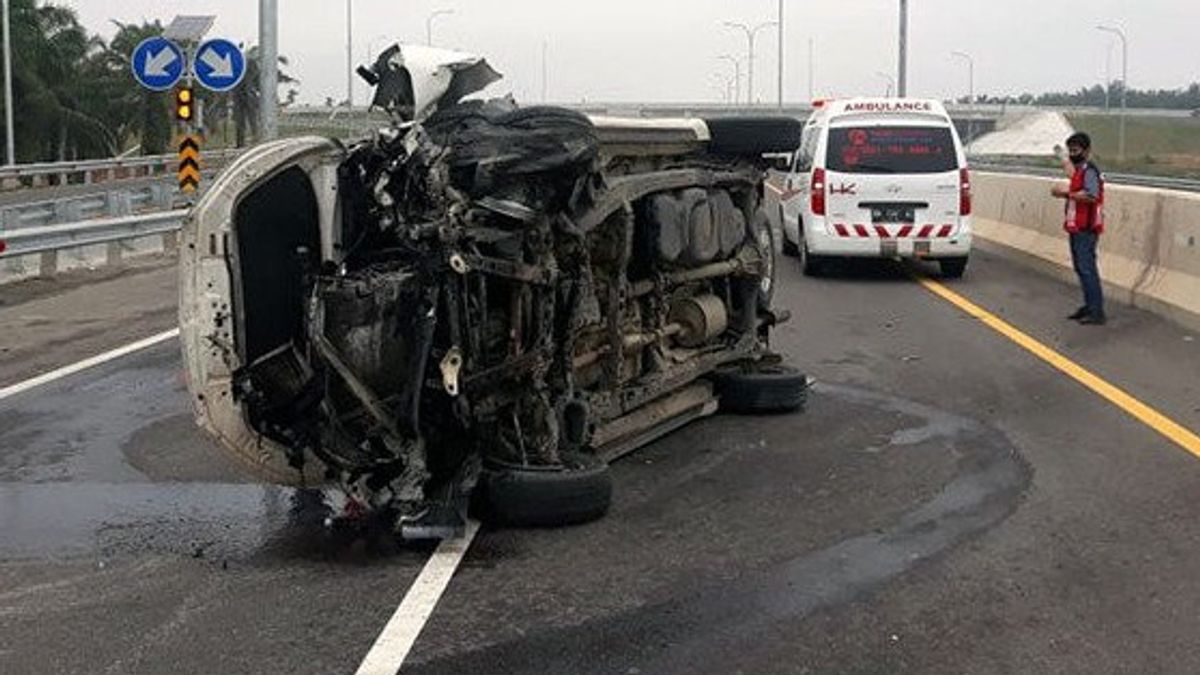 4 Car Accident Happens At Bitung Tangerang-Jakarta Toll Road