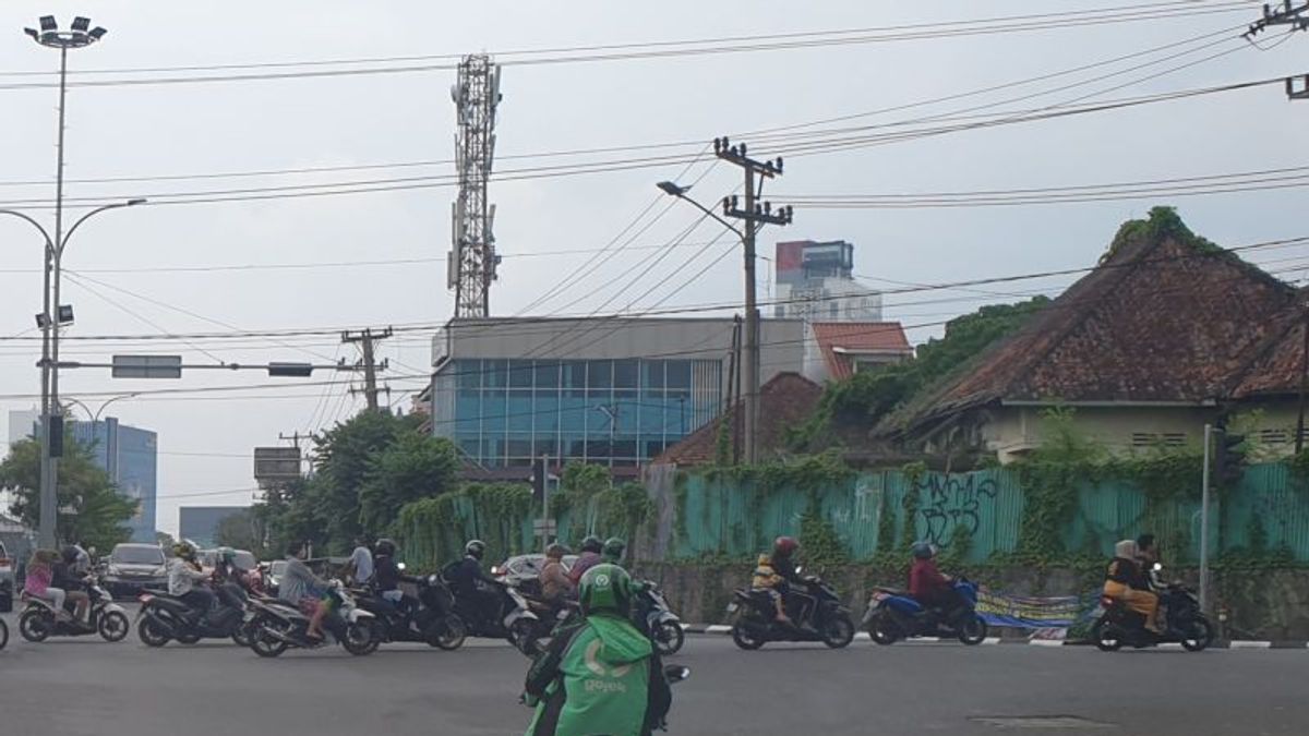 Warga Palembang Minta Pemkot Perbaiki Jalan Rusak karena Sudah Menganggu Kenyamanan Berkendara