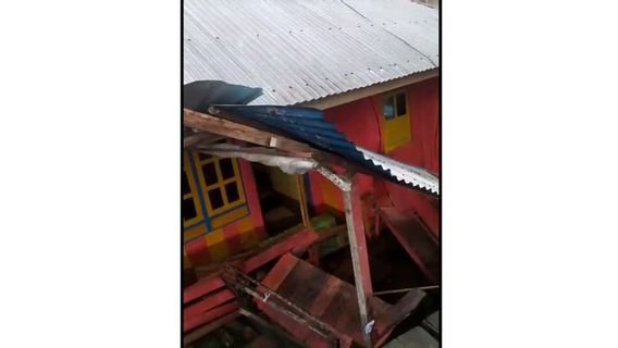 Aftershocks Of 3.4 Magnitude Damage One Resident's House In Sawai, Central Maluku