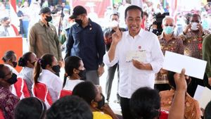 Tinjau Penyerahan Bansos di Kepulauan Aru Maluku, Presiden Jokowi Harap Berdampak Baik Pada Daya Beli Masyarakat