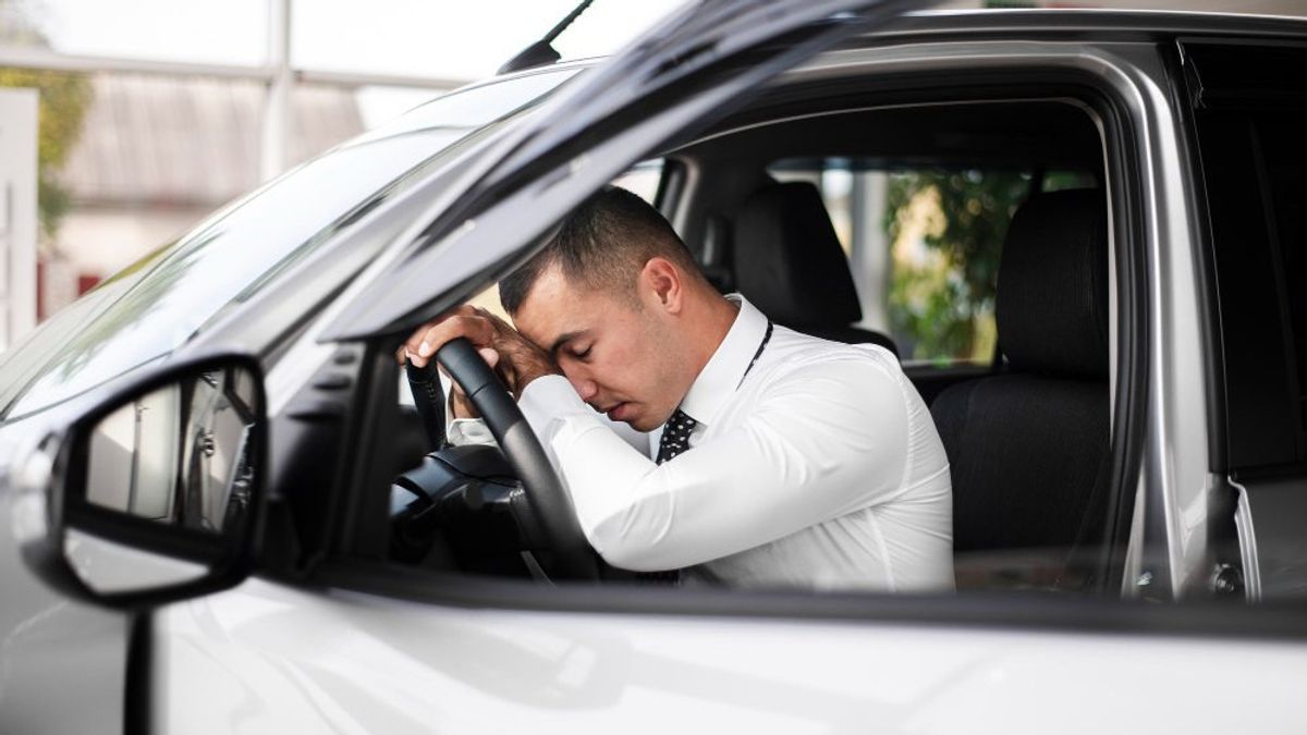 8 Ways To Overcome Microsleep While Driving, Please Don't Force It!