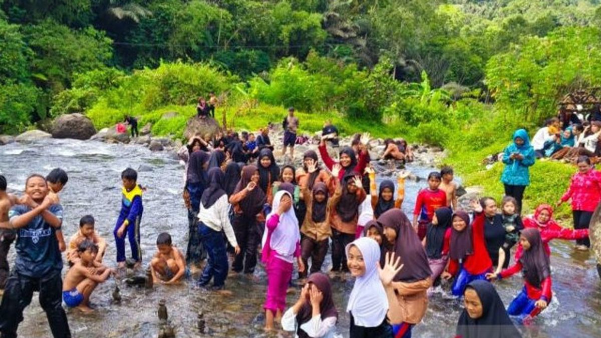 Orang Tua Siswa di Cianjur Keluhkan Biaya Study Tour dan Wajib