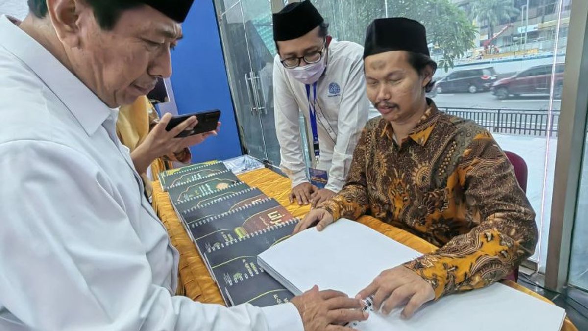 Mudahkan Disabilitas Sensorik, Kemenag Luncurkan Buku Panduan Baca Al Quran Braille