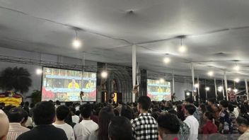 苏哈里奥枢机主教在雅加达大教堂主持圣诞弥撒