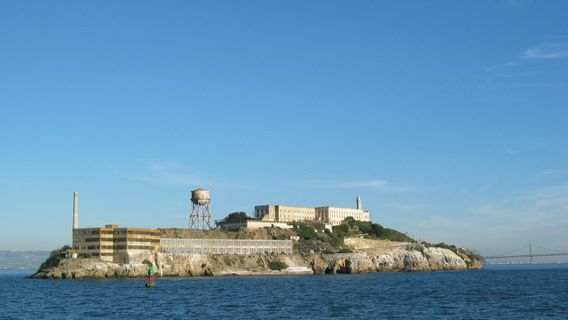 特朗普总统下令重新开放阿尔卡特拉兹监狱:法律和秩序的象征