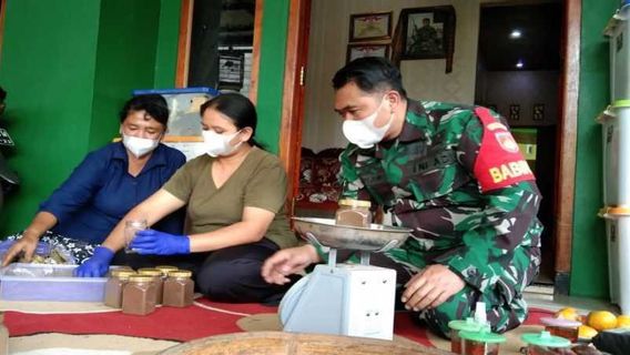 Ramuan Herbal Serbuk Biji Salak Laku Keras, Diyakini Tingkatkan Imun di Masa Pandemi COVID-19