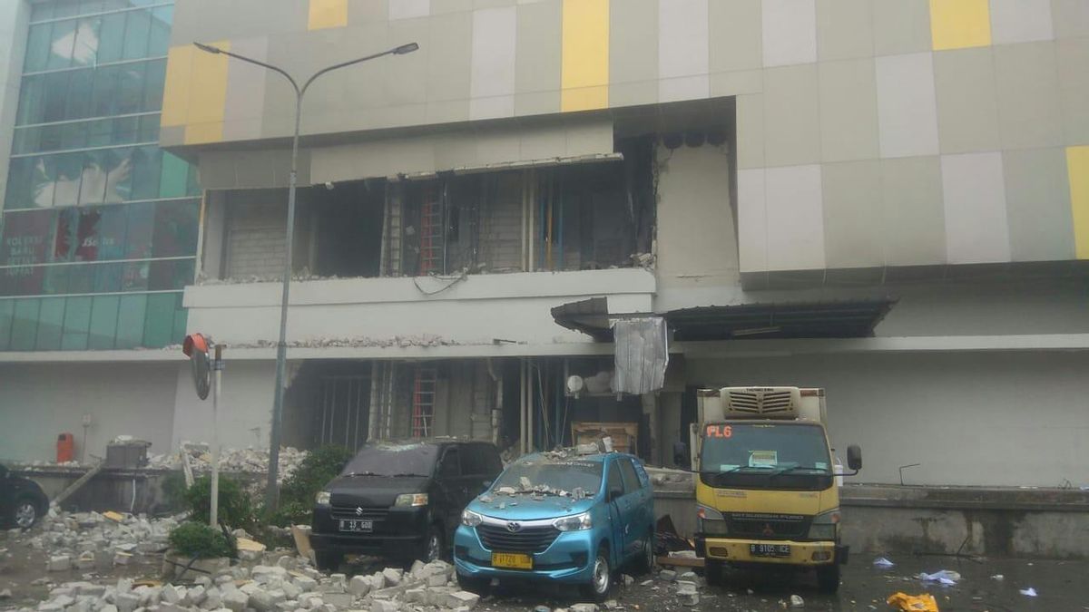 Police: Not A Bomb, Margo City Ceiling Collapses, 4 People Injured