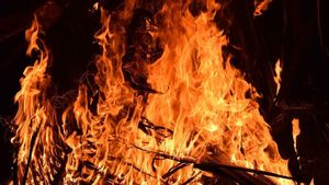 BREAKING NEWS: Kebakaran Rumah di Matraman Jaktim, 10 Orang Tewas