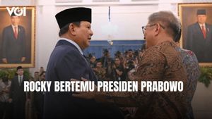 Canda Presiden Prabowo Saat Bertemu Rocky Gerung di Istana