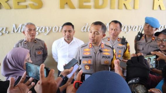 La police arrête 4 suspects de persécution de Santri à Kediri à la mort