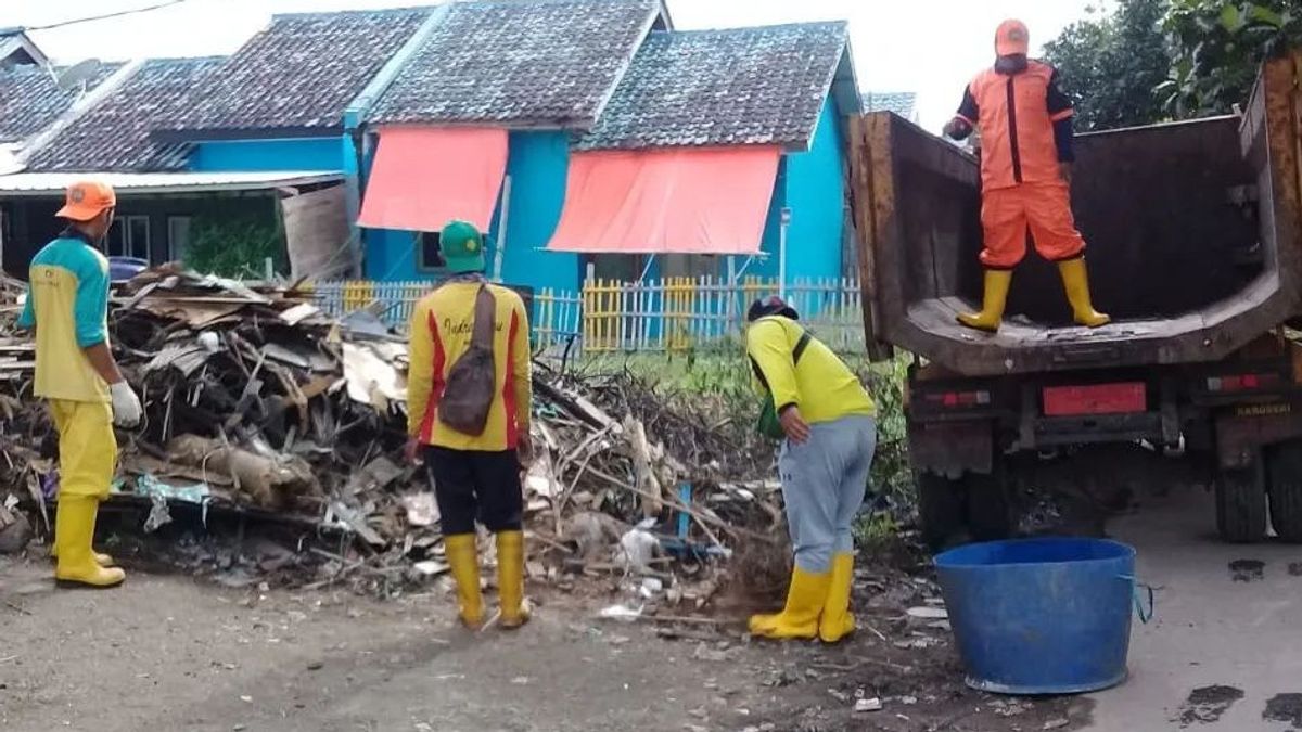 Residents Report Piling Garbage Via Instagram, Indramayu Regent Nina Agustina Gercep Responds, Trash Is Transported