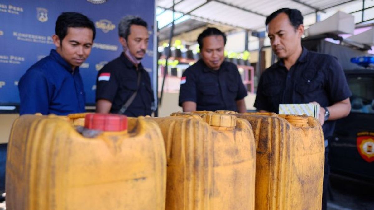 Blitar Police Reveals Subsidized Fuel Misappropriation Case, Car 'transformed' Accommodates 300 Liters Of Diesel