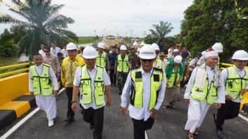 The Governor Of South Kalimantan Inaugurates A Bridge Named Himself Sahbirin Noor