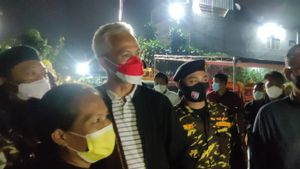 Dapat Kabar Duka Sabam Sirait Wafat, Ganjar Pranowo Terbang dari Semarang untuk Melayat