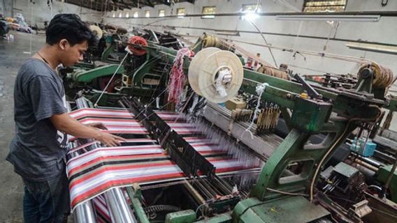 Minister Of Industry Agus Gumiwang Denies Sunset Textile Industry