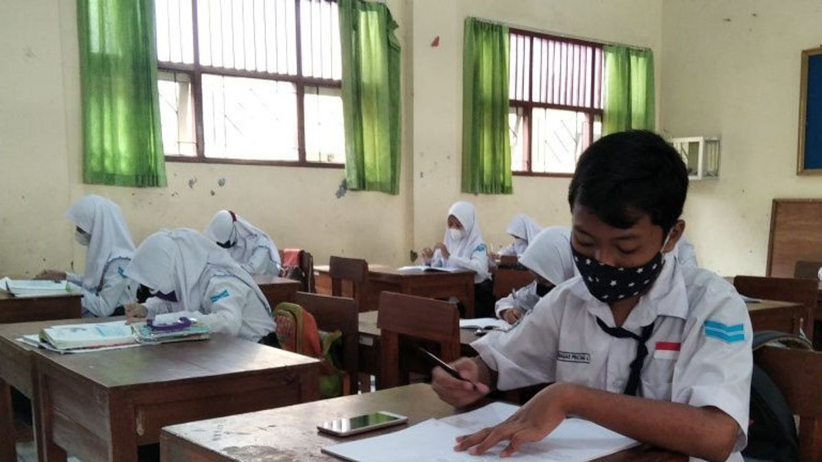 Yogyakarta Make Sure All SD-SMPs Are Run Free Curricula