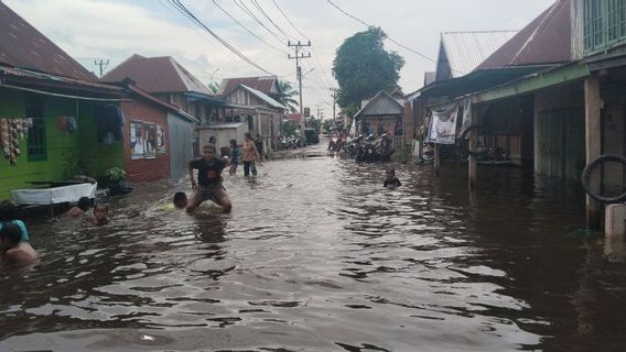 Musi Meluap River, Palembang Kebanjiran Keramasan的居民