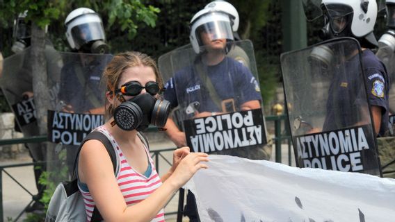 Anti-COVID-19 Anti-vaccine Protests Break Out In Greece Again, Police Fire Tear Gas And Water Cannons