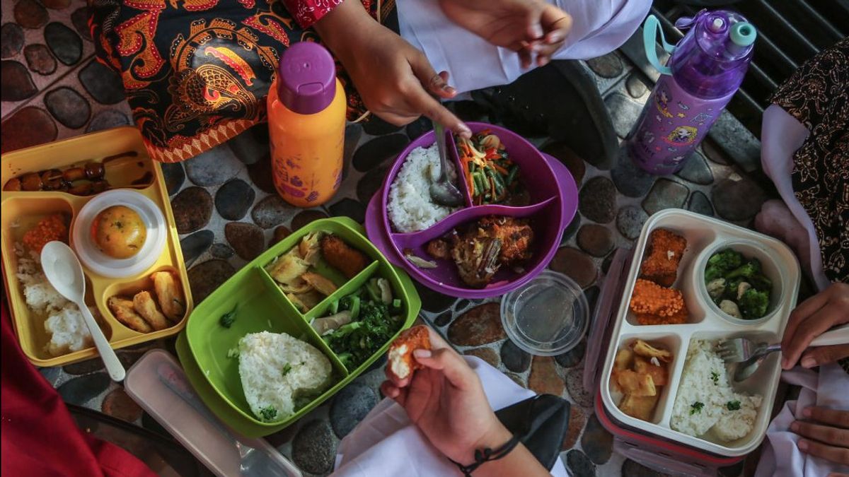 Le budget pour le programme dîner gratuit Prabowo est de 15 000 IDR par enfant, c’est correct?