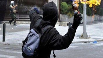 جاكرتا - القضاء على الشعور بالخوف ، 22 متظاهرا تم تأمينهم قبل المخدرات قبل الصراع مع مجلس النواب