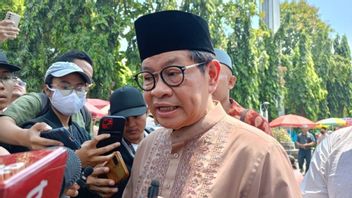 プラモノは、ジャカルタで仕事を見つけるためにインドネシア全土からの市民の機会を開きますが、条件付きです