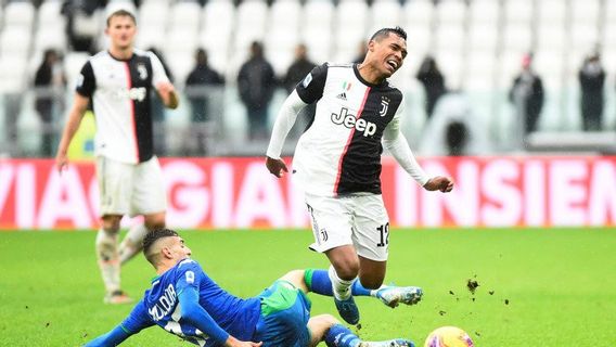 Le Défenseur De La Juventus Alex Sandro 'Stung' Par COVID-19