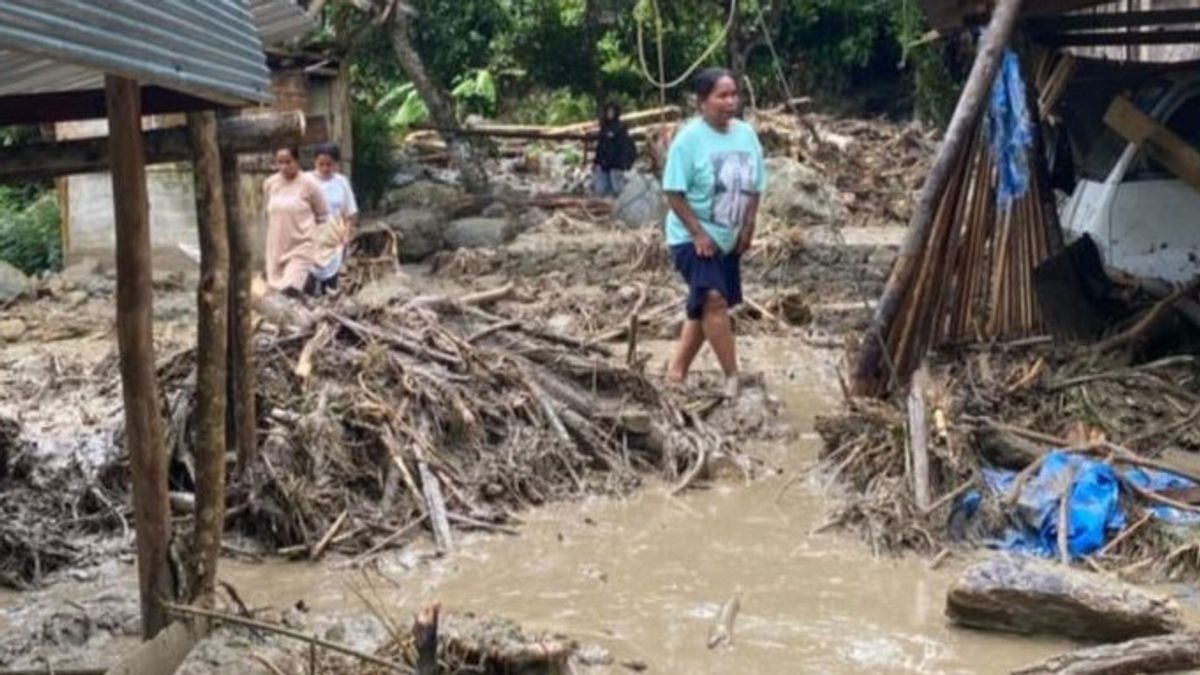 洪水泛滥，数十个村庄淹没在栋加拉