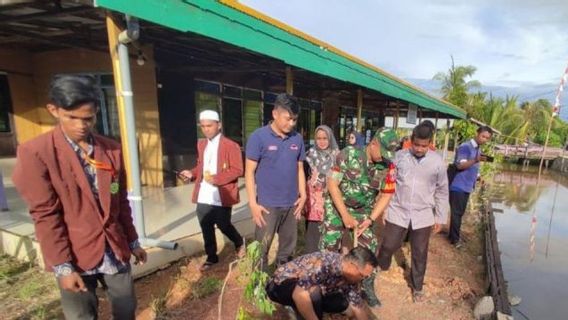  Pemprov Kalsel-Alumni IPB Galakkan Siap Siaga Mitigasi Bencana dengan Tanam Pohon