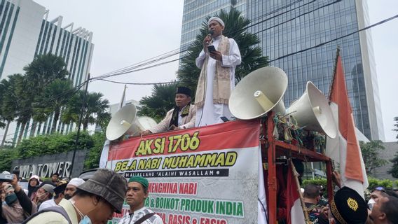 Aksi Bela Nabi Muhammad Sempat Diguyur Hujan, Massa Aksi Terus Teriak Minta Dubes India Angkat Kaki