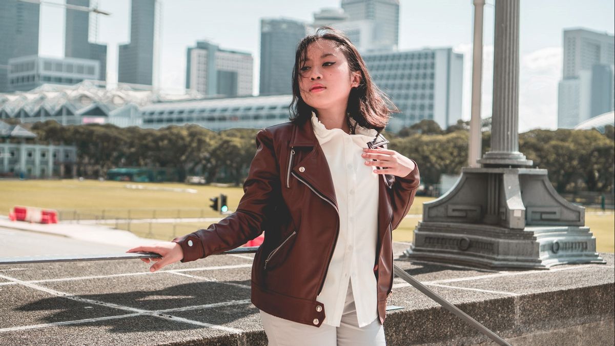 Sarah Syazlina, Chanteuse Singapourienne Qui Cherche Sa Chance En Indonésie Avec Une Chanson 'Benar-Benar Lupa'