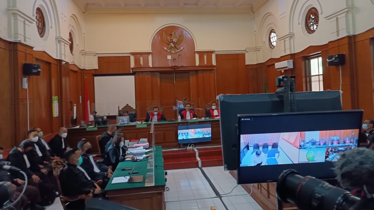 Away From Pasuruan, The Family Of The Victim Of The Ferry Tragedy Was Banned From Entering The Courtroom