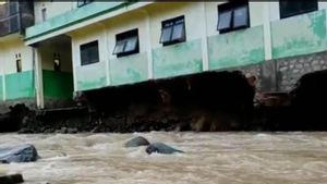 Banjir Sebabkan Gedung Ponpes di Munjungan Trenggalek Nyaris Ambruk