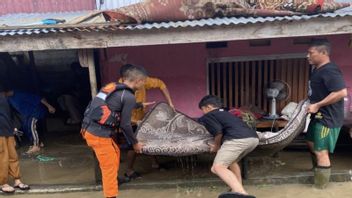 SAR Palu Helps Process the Evacuation of Residents Affected by Flooding in Wani Donggala