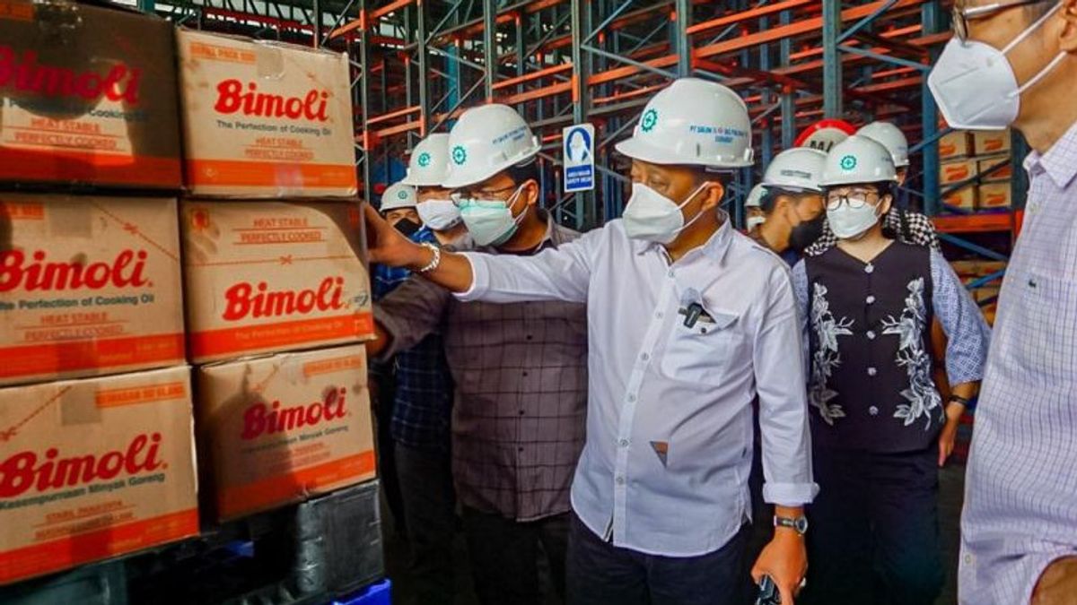 泗水副市长Armuji Sidak致该集团的Bimoli生产商食用油厂Anthony Salim：现在分销顺利了吗？