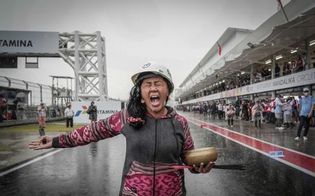 Pawang Hujan di MotoGP Mandalika: Belajar dari GP Inggris 2018 dan WSBK Mandalika 2021, Kearifan Lokal Tak Selalu Kalah dari Teknologi Canggih