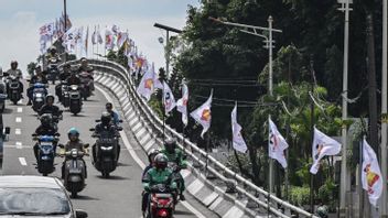 Satpol PP Removes Political Party Attributes that Harm Drivers