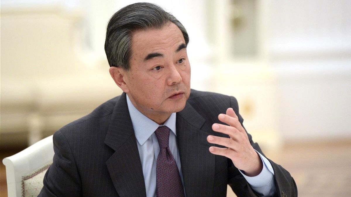 中国外长敦促国际社会解除对阿富汗的制裁，要求塔利班履行对恐怖主义的承诺