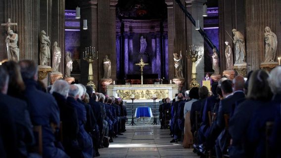 Pasteur Grec Dans Français’église Abattue Par L’homme Inconnu