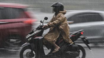 天気予報: 土曜日の夜 ジャカルタ雨と強風