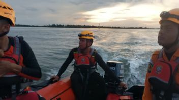 Pencarian Pilot dan Helikopter Polri NBO-105 yang Hilang di Perairan Beltim Masih Terus Dilakukan