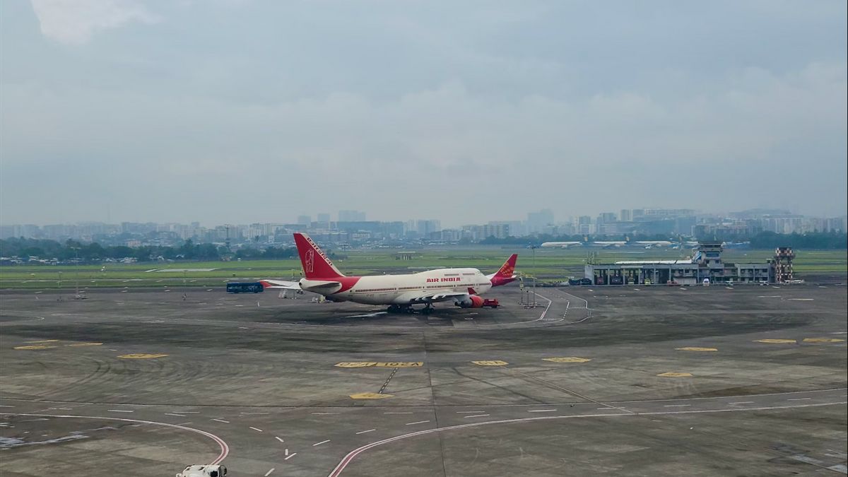 Pesawat Air India Jatuh Hantam Asrama Dokter di Ahmedabad, Diperkirakan Banyak Korban Tewas