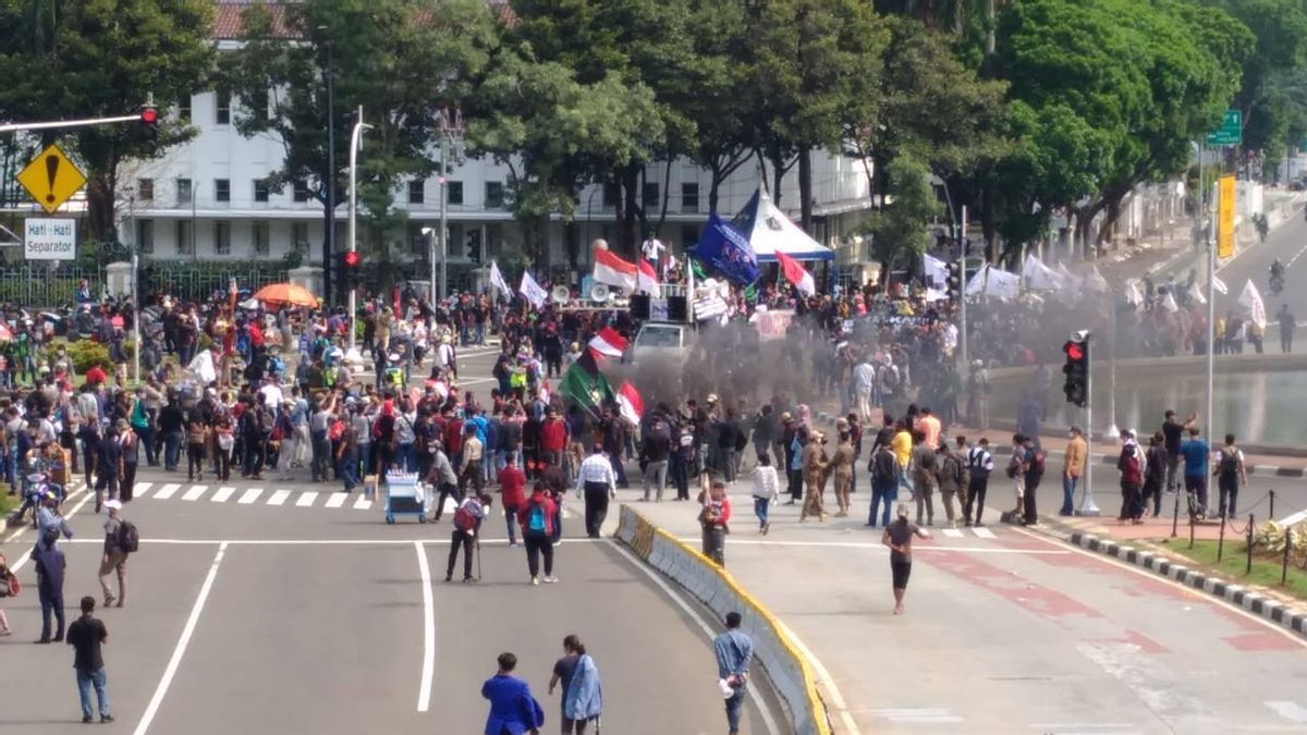 Pemerintahan Jokowi Dituding Represif, PDIP: Demo yang Merusak Harus Ditindak